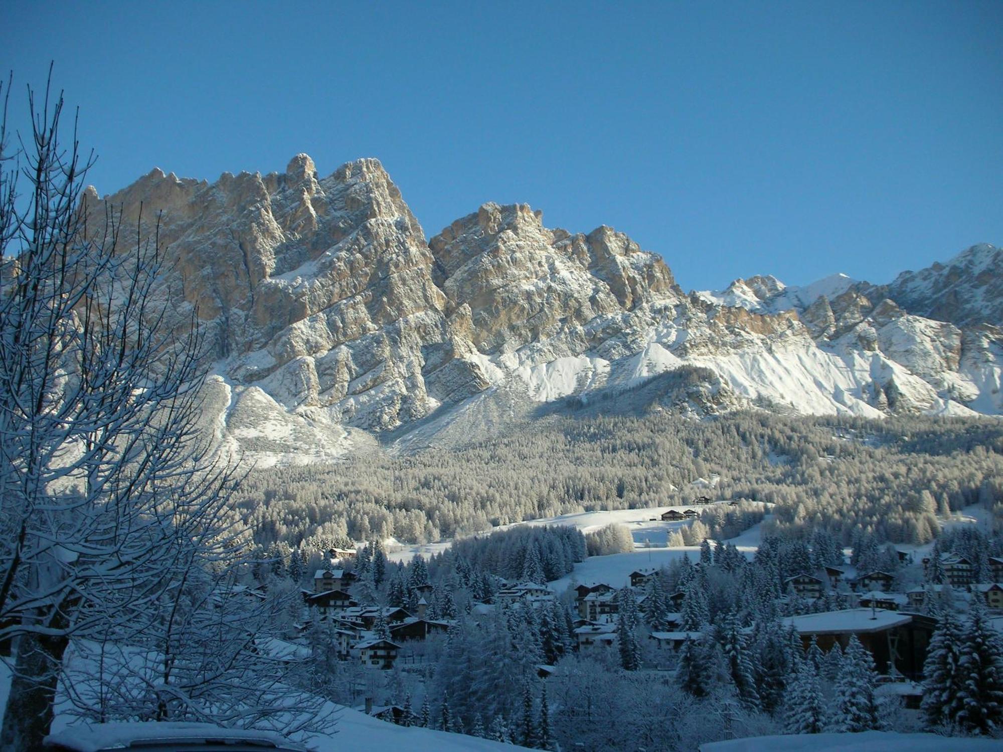Hotel Villa Nevada Cortina dʼAmpezzo Kültér fotó